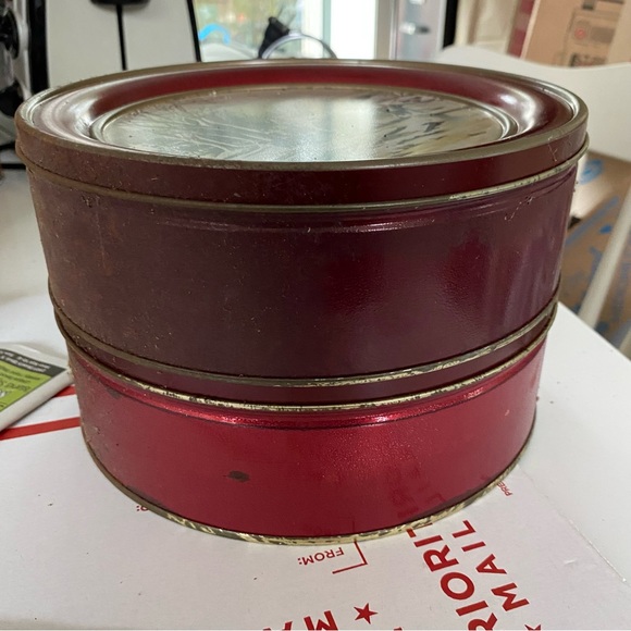 2 Currier & Ives Collectible Tins - Picture 5 of 5